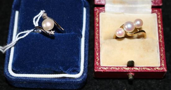 Cultured pearl and a diamond crossover ring and a three cultured pearl crossover ring